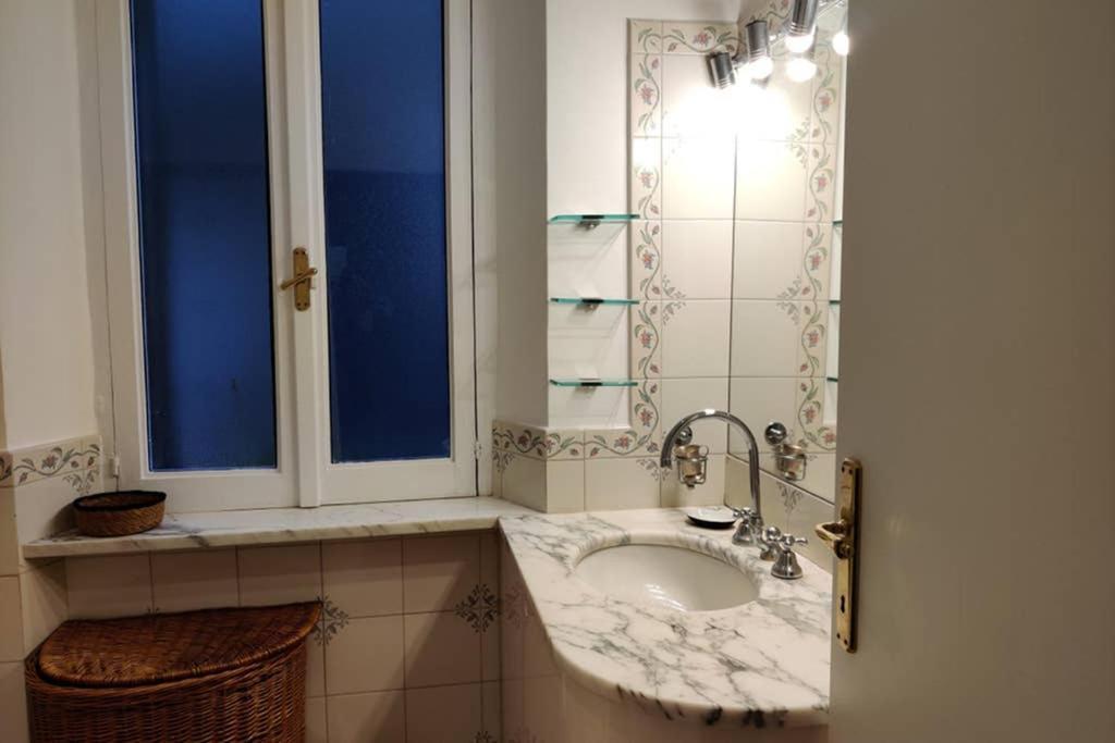 Lanza Tomasi Apartment - Centre Рим Экстерьер фото